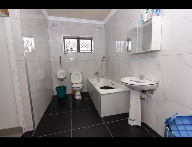 3 BEDROOM HOUSE FOR SALE IN WESTCLIFF